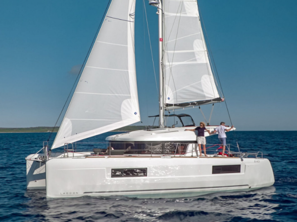 Lagoon 40 - immagine 2